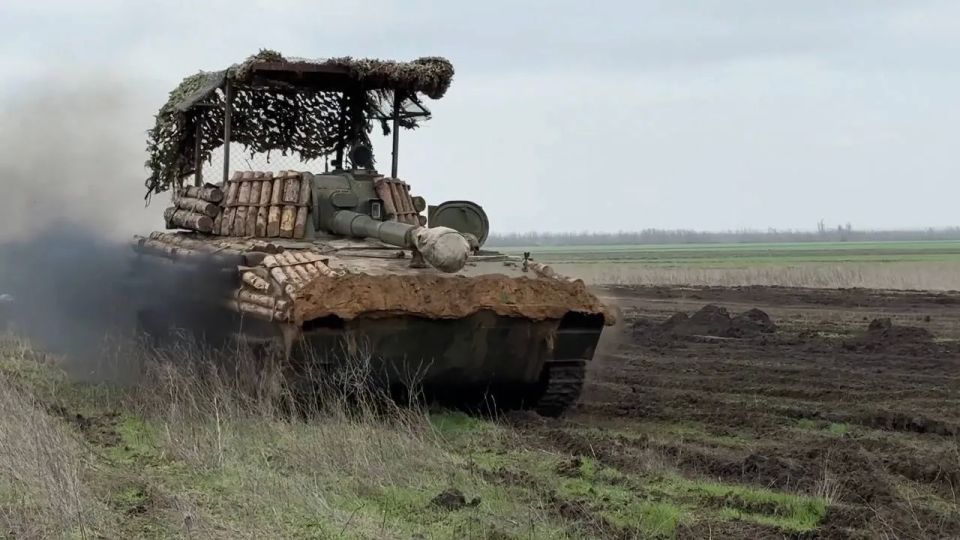 122-мм самоходная гаубица 2С1 «Гвоздика» с элементами динамической защиты «Сосна», из состава группировки войск «Восток» в Запорожской области