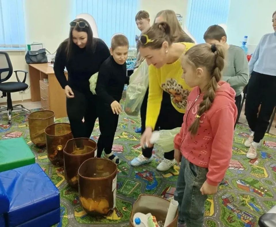 «День Матери Земли». 22.04.2026 г. в ГБУ «Комплексный центр социального обслуживания населения» Министерства труда и социальной политики Запорожской области, в отделении комплексной реабилитации детей-инвалидов г. Бердянск... «День Матери Земли». 22.04.2026 г. в ГБУ «Комплексный центр социального обслуживания населения» Министерства труда и социальной политики Запорожской области, в отделении комплексной реабилитации детей-инвалидов г. Бердянск...