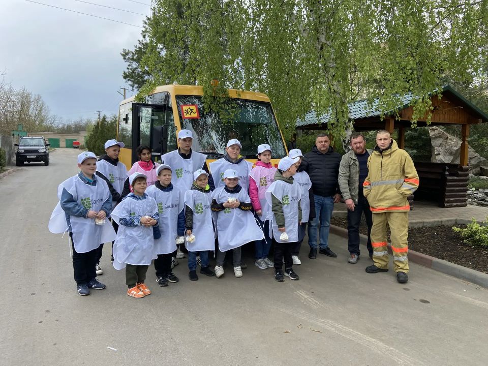В День Матери-Земли сотрудники ГАУ ЗО «Мелитопольский лесхоз» провели экскурсию для воспитанников Мелитопольского областного центра социально-психологической реабилитации детей В День Матери-Земли сотрудники ГАУ ЗО «Мелитопольский лесхоз» провели экскурсию для воспитанников Мелитопольского областного центра социально-психологической реабилитации детей