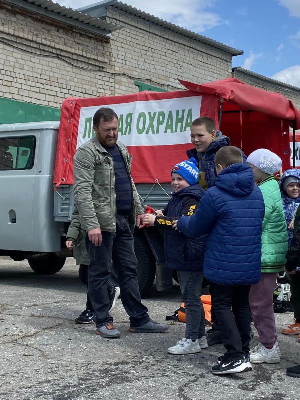 В День Матери-Земли сотрудники ГАУ ЗО «Мелитопольский лесхоз» провели экскурсию для воспитанников Мелитопольского областного центра социально-психологической реабилитации детей В День Матери-Земли сотрудники ГАУ ЗО «Мелитопольский лесхоз» провели экскурсию для воспитанников Мелитопольского областного центра социально-психологической реабилитации детей