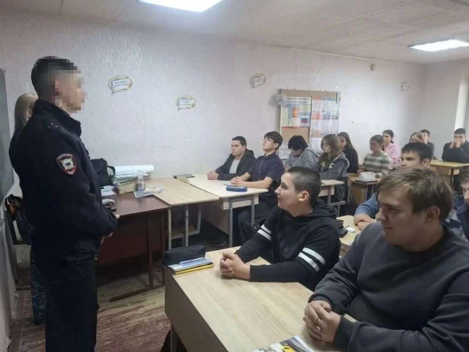 Безопасность начинается с бдительности: в Мелитополе прошла беседа со школьниками 21 апреля, в рамках реализации государственной политики по противодействию идеологии терроризма, состоялась важная встреча с учащимися школы... Безопасность начинается с бдительности: в Мелитополе прошла беседа со школьниками 21 апреля, в рамках реализации государственной политики по противодействию идеологии терроризма, состоялась важная встреча с учащимися школы...