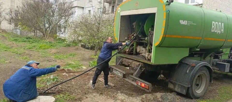 Специалисты Приморского участка ГУП "Вода Запорожья" ежедневно, порой без выходных, заботятся о том, чтобы в квартирах и домовладениях жителей Приморского муниципалитета была вода Специалисты Приморского участка ГУП "Вода Запорожья" ежедневно, порой без выходных, заботятся о том, чтобы в квартирах и домовладениях жителей Приморского муниципалитета была вода