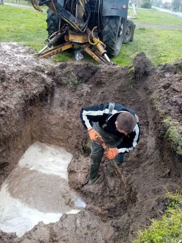Специалисты Приморского участка ГУП "Вода Запорожья" ежедневно, порой без выходных, заботятся о том, чтобы в квартирах и домовладениях жителей Приморского муниципалитета была вода Специалисты Приморского участка ГУП "Вода Запорожья" ежедневно, порой без выходных, заботятся о том, чтобы в квартирах и домовладениях жителей Приморского муниципалитета была вода