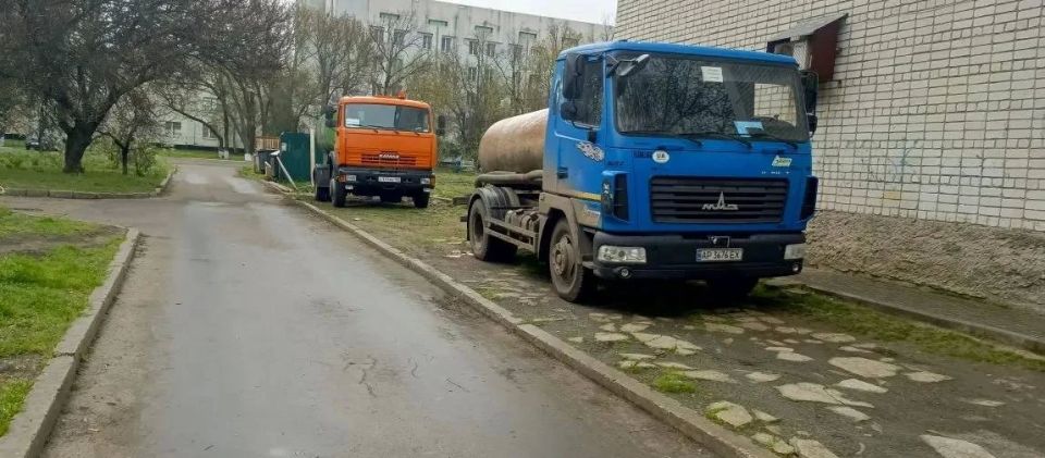 Специалисты Приморского участка ГУП "Вода Запорожья" ежедневно, порой без выходных, заботятся о том, чтобы в квартирах и домовладениях жителей Приморского муниципалитета была вода Специалисты Приморского участка ГУП "Вода Запорожья" ежедневно, порой без выходных, заботятся о том, чтобы в квартирах и домовладениях жителей Приморского муниципалитета была вода