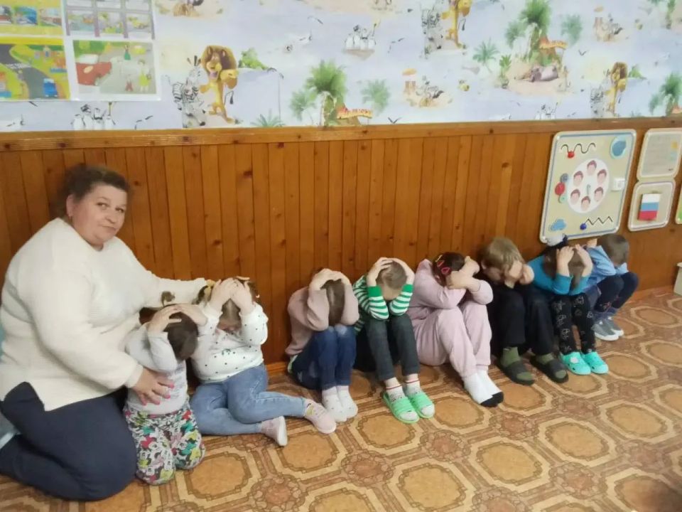 Во вторник, 21 апреля, в образовательных учреждениях Приморского муниципального округа состоялись Всероссийские учения по отработке комплексного сценария "Действия работников, обучающихся, сотрудников охраны образовательных... Во вторник, 21 апреля, в образовательных учреждениях Приморского муниципального округа состоялись Всероссийские учения по отработке комплексного сценария "Действия работников, обучающихся, сотрудников охраны образовательных...