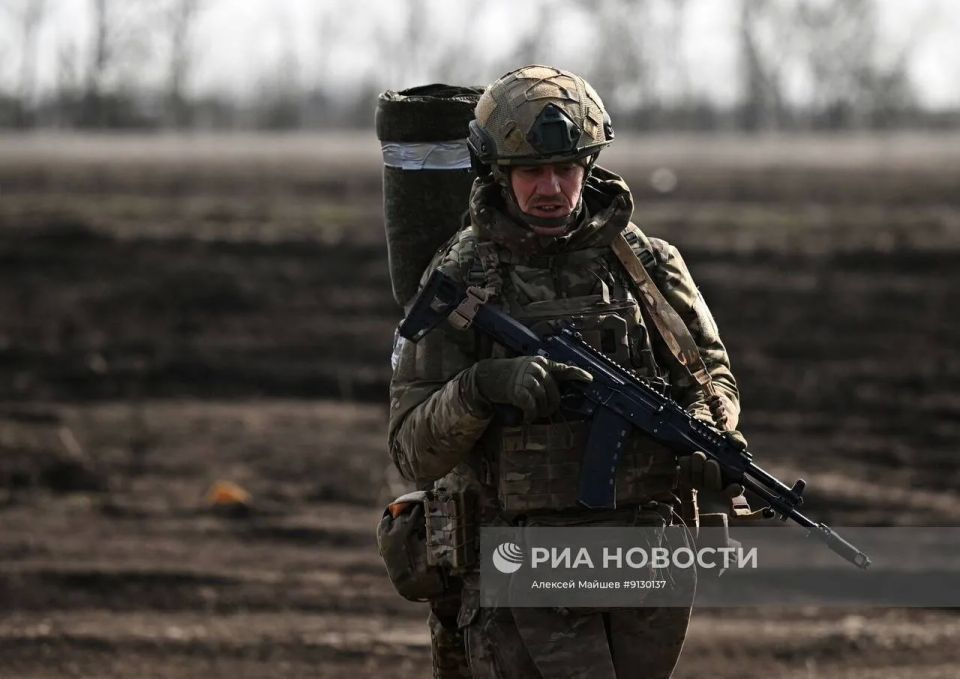 Бойцы 299-го парашютно-десантного полка 98-й воздушно-десантной дивизии ВДВ проводят занятия по боевой подготовке на одном из полигонов в Запорожской области Бойцы 299-го парашютно-десантного полка 98-й воздушно-десантной дивизии ВДВ проводят занятия по боевой подготовке на одном из полигонов в Запорожской области