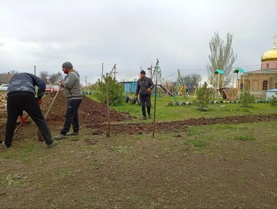 Село Радоловка присоединилось к субботнику в рамках двухмесячника по наведению санитарного порядка и благоустройству территорий, объявленному главой Приморского муниципалитета Село Радоловка присоединилось к субботнику в рамках двухмесячника по наведению санитарного порядка и благоустройству территорий, объявленному главой Приморского муниципалитета
