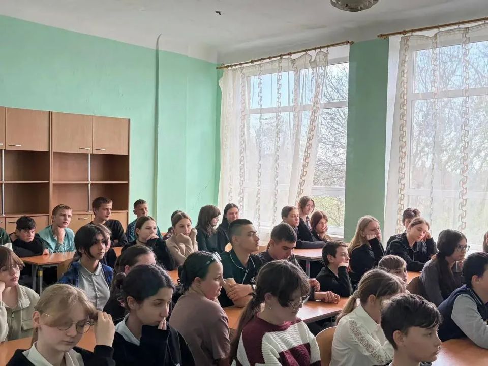 23 апреля представители отдела по вопросам социальной политики администрации Приморского муниципального округа совместно с сотрудниками прокуратуры Приморского района провели лекции для учащихся ГБУ ОО ЗО "Орловская СОШ" и... 23 апреля представители отдела по вопросам социальной политики администрации Приморского муниципального округа совместно с сотрудниками прокуратуры Приморского района провели лекции для учащихся ГБУ ОО ЗО "Орловская СОШ" и...