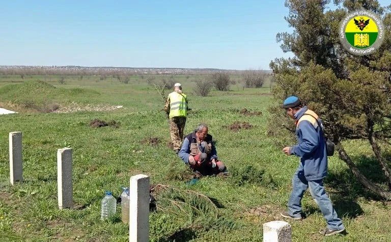Администрация городского округа Мелитополь продолжает благоустройство памятных мест Администрация городского округа Мелитополь продолжает благоустройство памятных мест