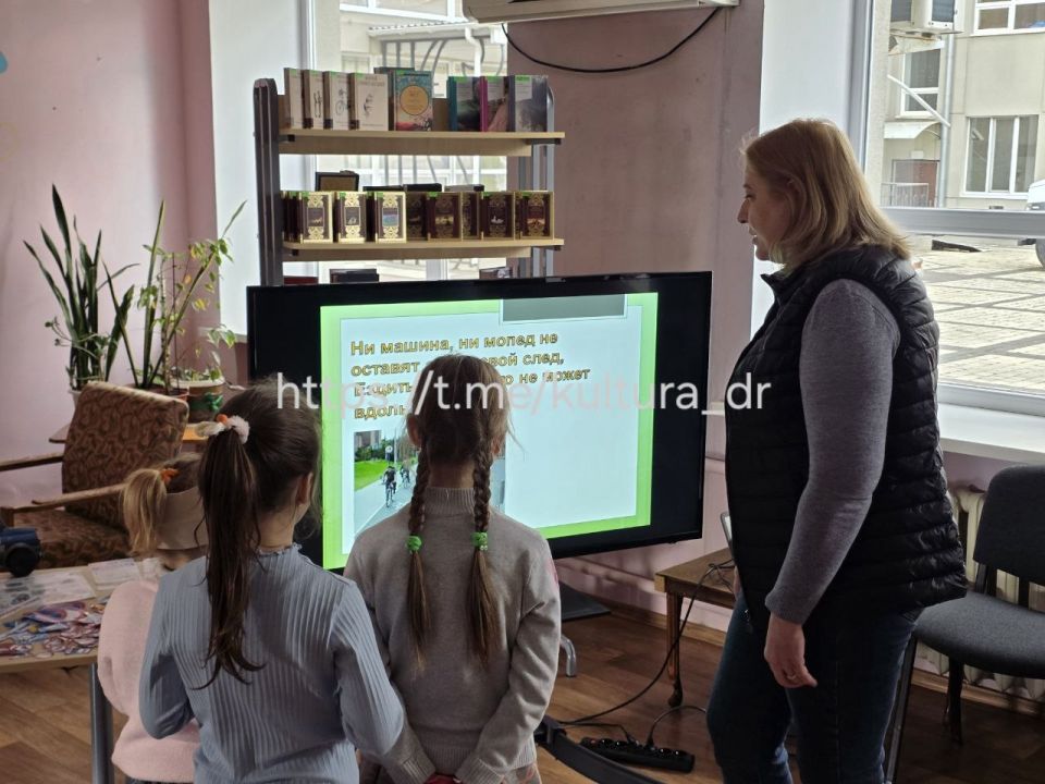 В библиотеке ДК "Горняк" прошёл познавательный урок "Безопасное дорожное движение" в рамках Глобальной недели безопасности дорожного движения, которая проходит с 23 по 29 апреля 2026 года В библиотеке ДК "Горняк" прошёл познавательный урок "Безопасное дорожное движение" в рамках Глобальной недели безопасности дорожного движения, которая проходит с 23 по 29 апреля 2026 года