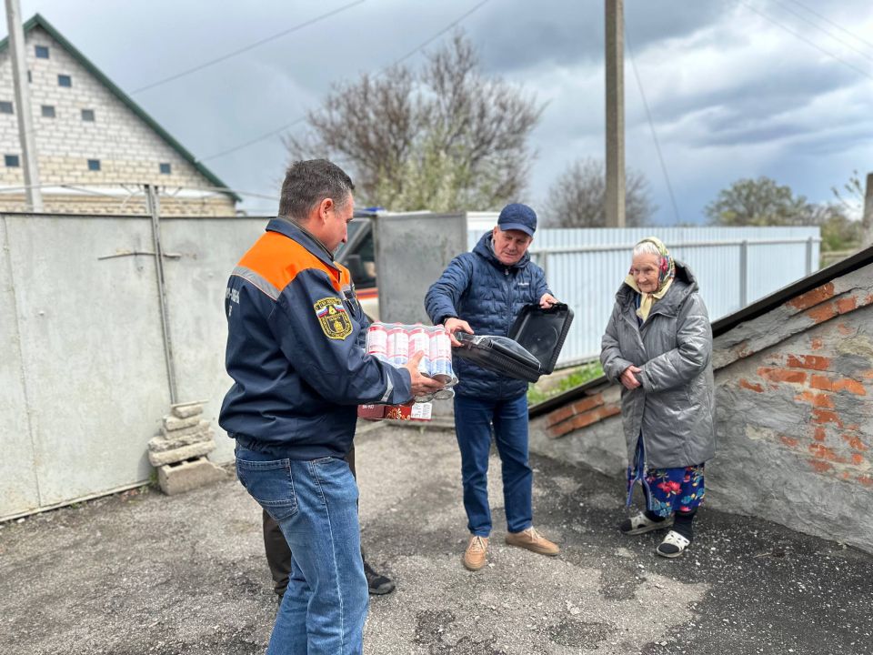 Приехали поздравить с наступающим Днём Победы Александру Ивановну Шелудченко, труженика тыла! Приехали поздравить с наступающим Днём Победы Александру Ивановну Шелудченко, труженика тыла!
