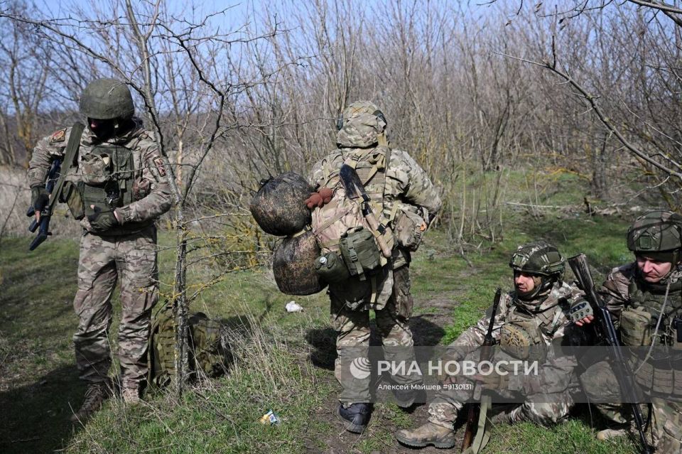 Бойцы 299-го парашютно-десантного полка 98-ой воздушно-десантной дивизии ВДВ на полигоне в Запорожской области Бойцы 299-го парашютно-десантного полка 98-ой воздушно-десантной дивизии ВДВ на полигоне в Запорожской области