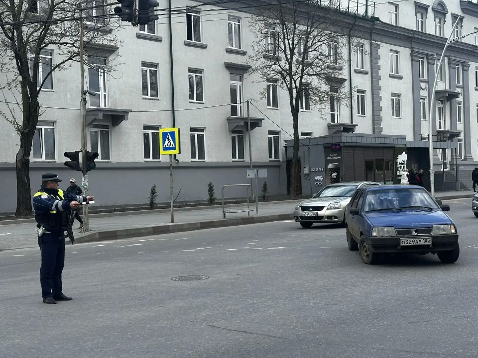 В Мелитополе светофоры молчат, но движение под контролем! В Мелитополе светофоры молчат, но движение под контролем!