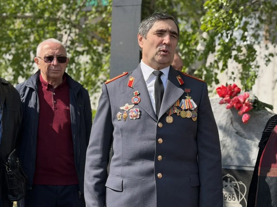 Сотрудники Областного центра искусств и народного творчества вместе с ветеранами-ликвидаторами аварии на Чернобыльской АЭС почтили память героев, возложив цветы к монументу Сотрудники Областного центра искусств и народного творчества вместе с ветеранами-ликвидаторами аварии на Чернобыльской АЭС почтили память героев, возложив цветы к монументу