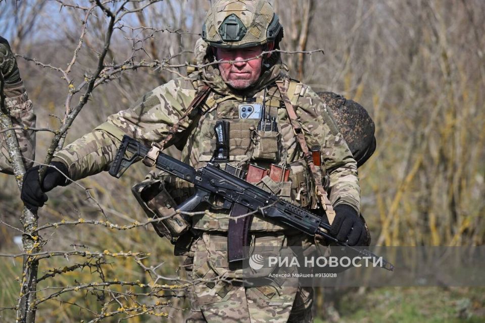 Бойцы 299-го парашютно-десантного полка 98-ой воздушно-десантной дивизии ВДВ на полигоне в Запорожской области Бойцы 299-го парашютно-десантного полка 98-ой воздушно-десантной дивизии ВДВ на полигоне в Запорожской области