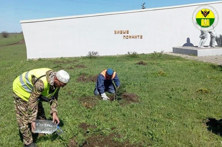 Администрация городского округа Мелитополь продолжает благоустройство памятных мест Администрация городского округа Мелитополь продолжает благоустройство памятных мест