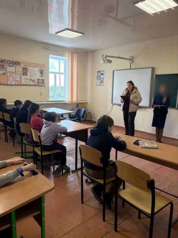 23 апреля представители отдела по вопросам социальной политики администрации Приморского муниципального округа совместно с сотрудниками прокуратуры Приморского района провели лекции для учащихся ГБУ ОО ЗО "Орловская СОШ" и... 23 апреля представители отдела по вопросам социальной политики администрации Приморского муниципального округа совместно с сотрудниками прокуратуры Приморского района провели лекции для учащихся ГБУ ОО ЗО "Орловская СОШ" и...