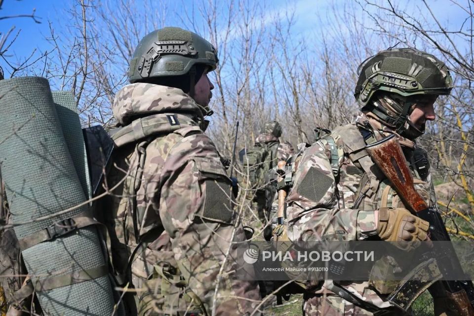 Бойцы 299-го парашютно-десантного полка 98-й воздушно-десантной дивизии ВДВ проводят занятия по боевой подготовке на одном из полигонов в Запорожской области Бойцы 299-го парашютно-десантного полка 98-й воздушно-десантной дивизии ВДВ проводят занятия по боевой подготовке на одном из полигонов в Запорожской области