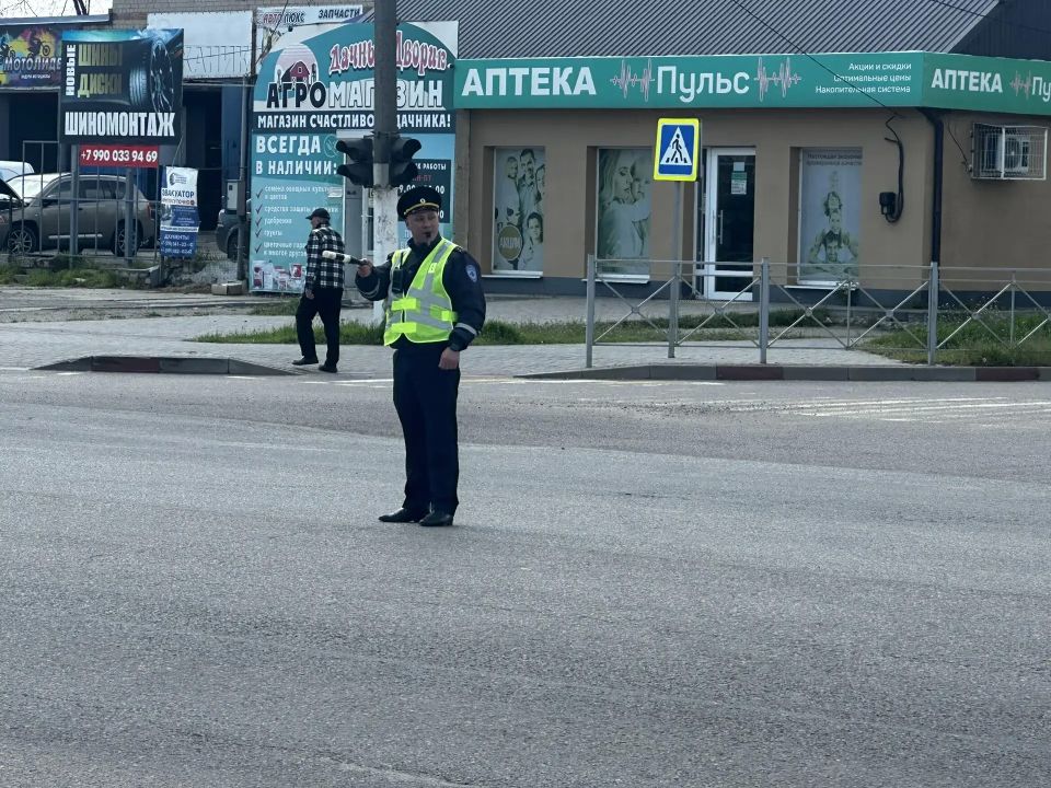 В Мелитополе светофоры молчат, но движение под контролем! В Мелитополе светофоры молчат, но движение под контролем!