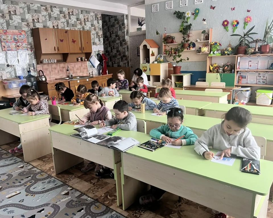В Областной научной библиотеке имени Горького прошла минута памяти «Чернобыль: экология и здоровье», участниками которой стали воспитанники дошкольного учреждения № 41 «Василёк» В Областной научной библиотеке имени Горького прошла минута памяти «Чернобыль: экология и здоровье», участниками которой стали воспитанники дошкольного учреждения № 41 «Василёк»