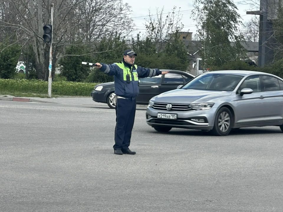В Мелитополе светофоры молчат, но движение под контролем! В Мелитополе светофоры молчат, но движение под контролем!