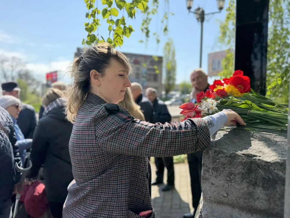 Сотрудники Областного центра искусств и народного творчества вместе с ветеранами-ликвидаторами аварии на Чернобыльской АЭС почтили память героев, возложив цветы к монументу Сотрудники Областного центра искусств и народного творчества вместе с ветеранами-ликвидаторами аварии на Чернобыльской АЭС почтили память героев, возложив цветы к монументу