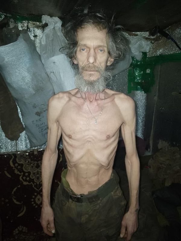 ВСУшники сидят на позициях без еды и пьют дождевую воду ВСУшники сидят на позициях без еды и пьют дождевую воду