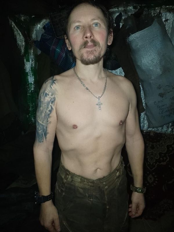 ВСУшники сидят на позициях без еды и пьют дождевую воду ВСУшники сидят на позициях без еды и пьют дождевую воду