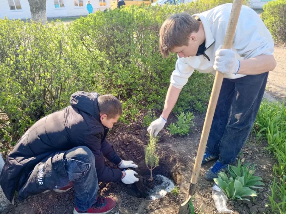В селе Новгородковка состоялась экологическая акция, приуроченная к Всероссийскому субботнику, который пройдёт 25 апреля 2026 года по всей России В селе Новгородковка состоялась экологическая акция, приуроченная к Всероссийскому субботнику, который пройдёт 25 апреля 2026 года по всей России