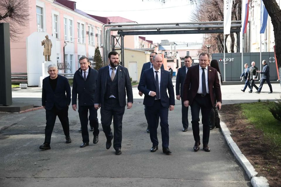 Дмитрий Ворона: На легендарном УАЗе и заводе СИМАЗ мы увидели, что такое настоящий индустриальный подъем Дмитрий Ворона: На легендарном УАЗе и заводе СИМАЗ мы увидели, что такое настоящий индустриальный подъем