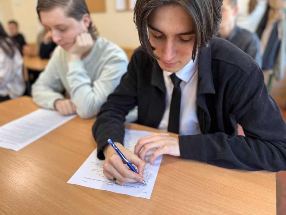В Днепрорудненском профессиональном лицее в апреле прошёл месячник по профилактике суицидального поведения среди несовершеннолетних В Днепрорудненском профессиональном лицее в апреле прошёл месячник по профилактике суицидального поведения среди несовершеннолетних