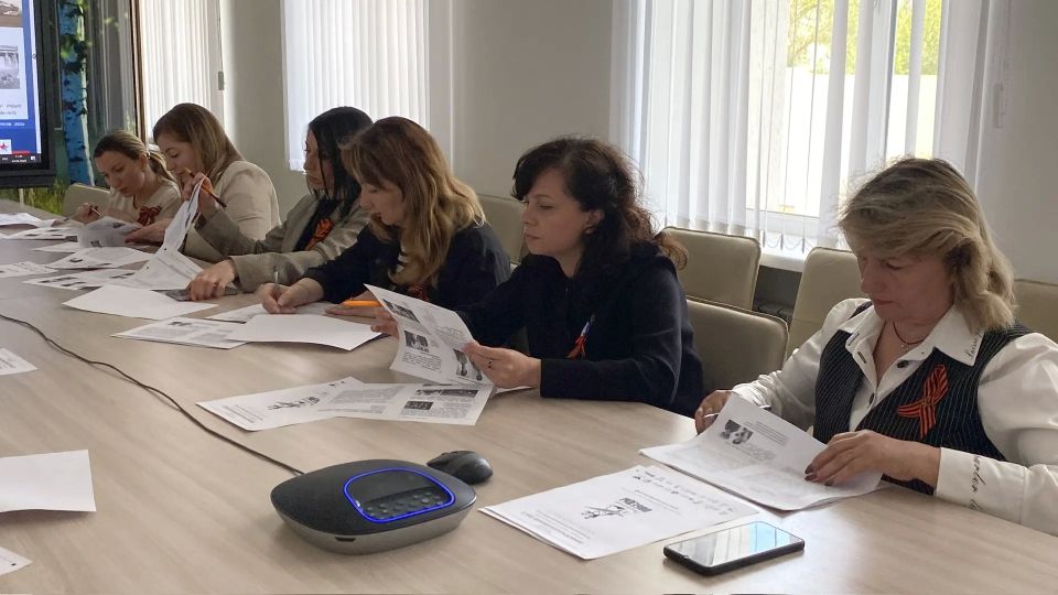 Сотрудники Министерства образования и науки Запорожской области приняли участие в «Диктанте Победы» Сотрудники Министерства образования и науки Запорожской области приняли участие в «Диктанте Победы»