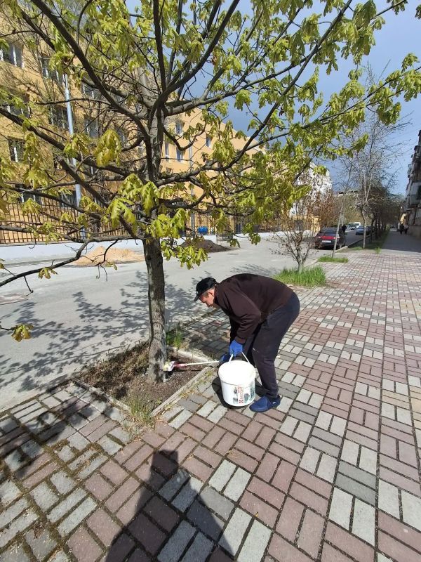 В Бердянске продолжаются субботники, которые проводят депутаты партии «Единая Россия» В Бердянске продолжаются субботники, которые проводят депутаты партии «Единая Россия»