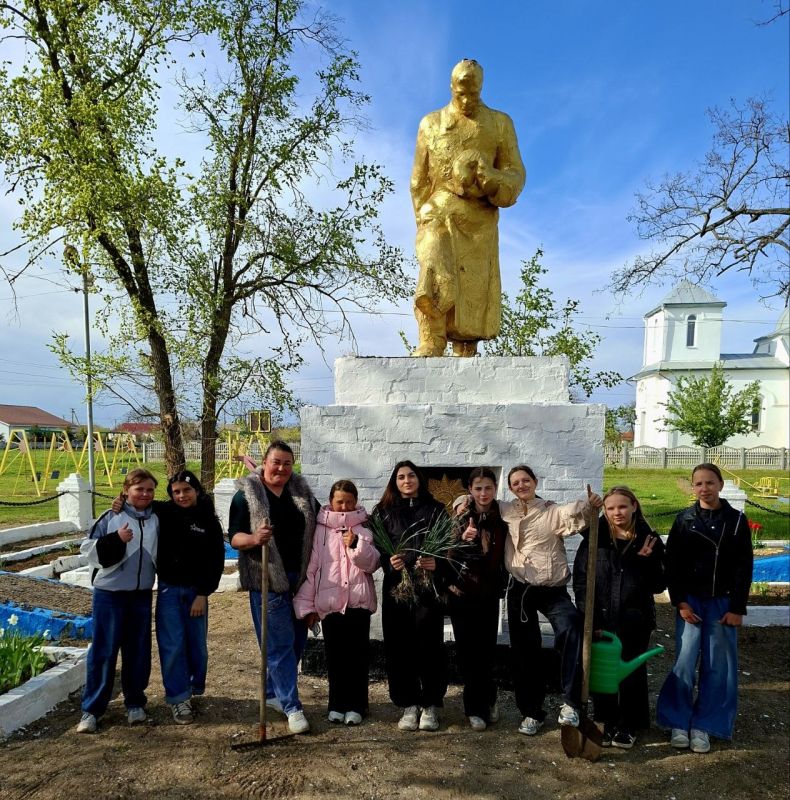 "Цветущая память: дань Земле и героям" "Цветущая память: дань Земле и героям"