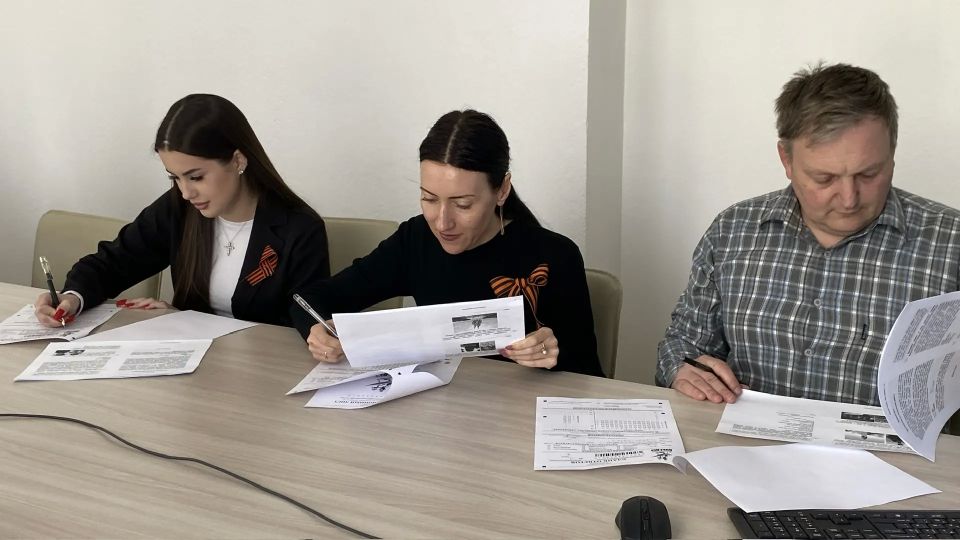 Сотрудники Министерства образования и науки Запорожской области приняли участие в «Диктанте Победы» Сотрудники Министерства образования и науки Запорожской области приняли участие в «Диктанте Победы»