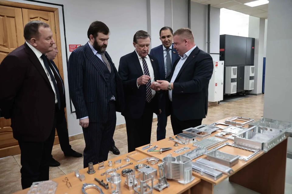 Дмитрий Ворона: На легендарном УАЗе и заводе СИМАЗ мы увидели, что такое настоящий индустриальный подъем Дмитрий Ворона: На легендарном УАЗе и заводе СИМАЗ мы увидели, что такое настоящий индустриальный подъем