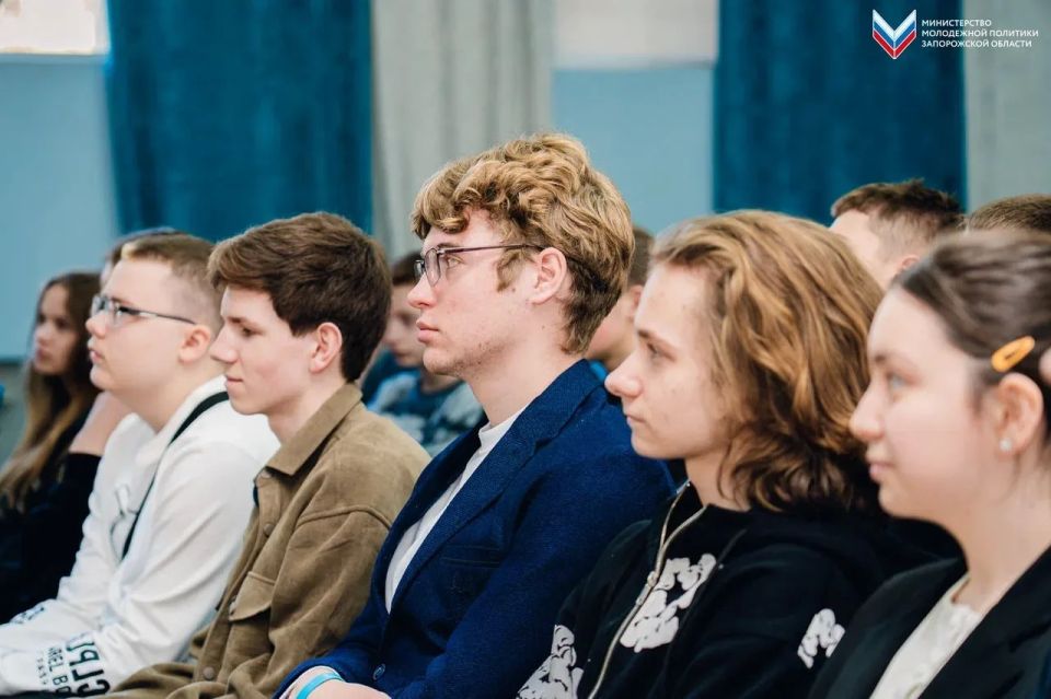 В Мелитопольской школе №15 прошла презентация Всероссийского конкурса «Быть, а не казаться» В Мелитопольской школе №15 прошла презентация Всероссийского конкурса «Быть, а не казаться»