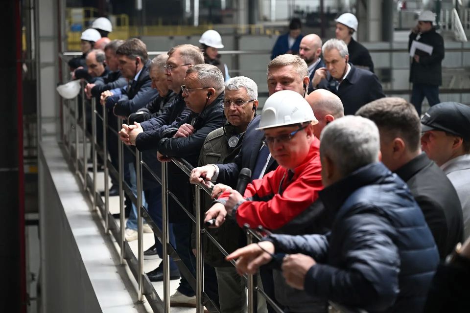 В Ростове-на-Дону вместе с коллегами, руководителями парламентов юга России, посетил производственные площадки компании «Ростсельмаш» — одного из флагманов отечественного сельхозмашиностроения В Ростове-на-Дону вместе с коллегами, руководителями парламентов юга России, посетил производственные площадки компании «Ростсельмаш» — одного из флагманов отечественного сельхозмашиностроения