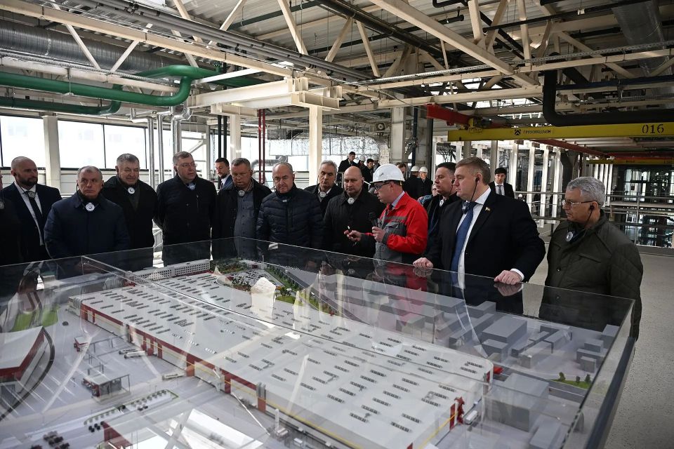 В Ростове-на-Дону вместе с коллегами, руководителями парламентов юга России, посетил производственные площадки компании «Ростсельмаш» — одного из флагманов отечественного сельхозмашиностроения В Ростове-на-Дону вместе с коллегами, руководителями парламентов юга России, посетил производственные площадки компании «Ростсельмаш» — одного из флагманов отечественного сельхозмашиностроения