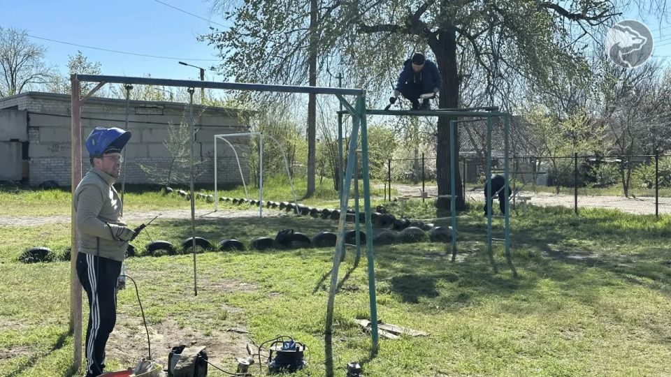 Токмакском муниципальном округе Единая Россия провела субботник совместно с депутатами, администрацией и шеф-регионом Пензенской областью Токмакском муниципальном округе Единая Россия провела субботник совместно с депутатами, администрацией и шеф-регионом Пензенской областью