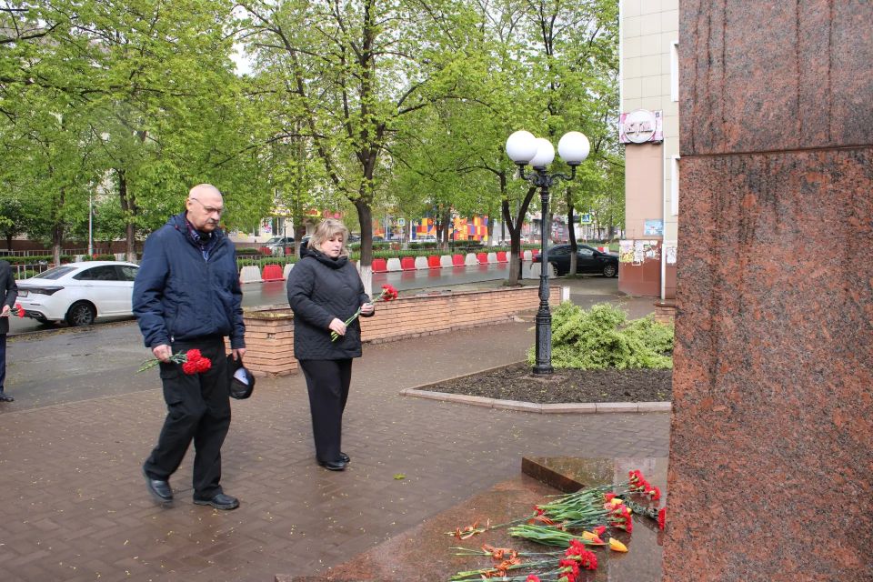 Спустя десятки лет мы вспоминаем о страшной трагедии, которая оставила мрачный след в нашей жизни Спустя десятки лет мы вспоминаем о страшной трагедии, которая оставила мрачный след в нашей жизни