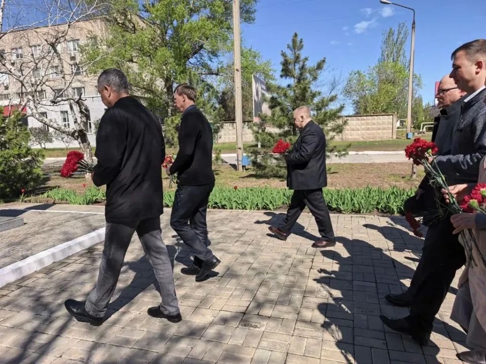 В День памяти аварии на Чернобыльской АЭС в Энергодаре состоялась церемония возложения цветов В День памяти аварии на Чернобыльской АЭС в Энергодаре состоялась церемония возложения цветов