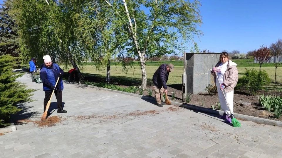 Апрель – традиционное время наведения чистоты и порядка, а субботники – добрая традиция Апрель – традиционное время наведения чистоты и порядка, а субботники – добрая традиция