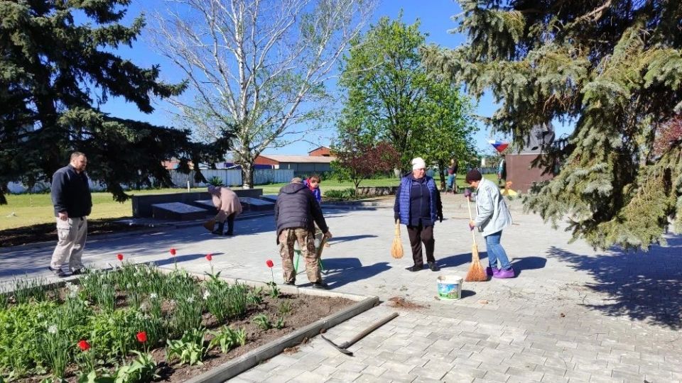 Апрель – традиционное время наведения чистоты и порядка, а субботники – добрая традиция Апрель – традиционное время наведения чистоты и порядка, а субботники – добрая традиция