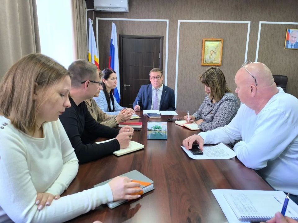 Александр Трудоношин провел рабочее совещание по вопросам обеспечения бесперебойного функционирования всех систем жизнеобеспечения Акимовского муниципального округа Александр Трудоношин провел рабочее совещание по вопросам обеспечения бесперебойного функционирования всех систем жизнеобеспечения Акимовского муниципального округа