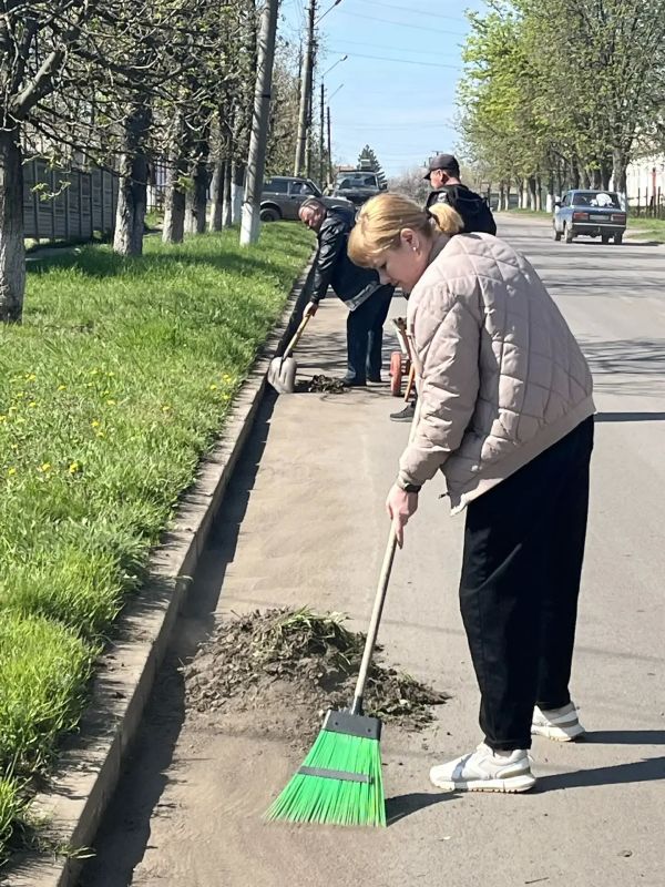 Чистота и забота о будущем: субботник в Куйбышевском округе в преддверии Всероссийского голосования Чистота и забота о будущем: субботник в Куйбышевском округе в преддверии Всероссийского голосования
