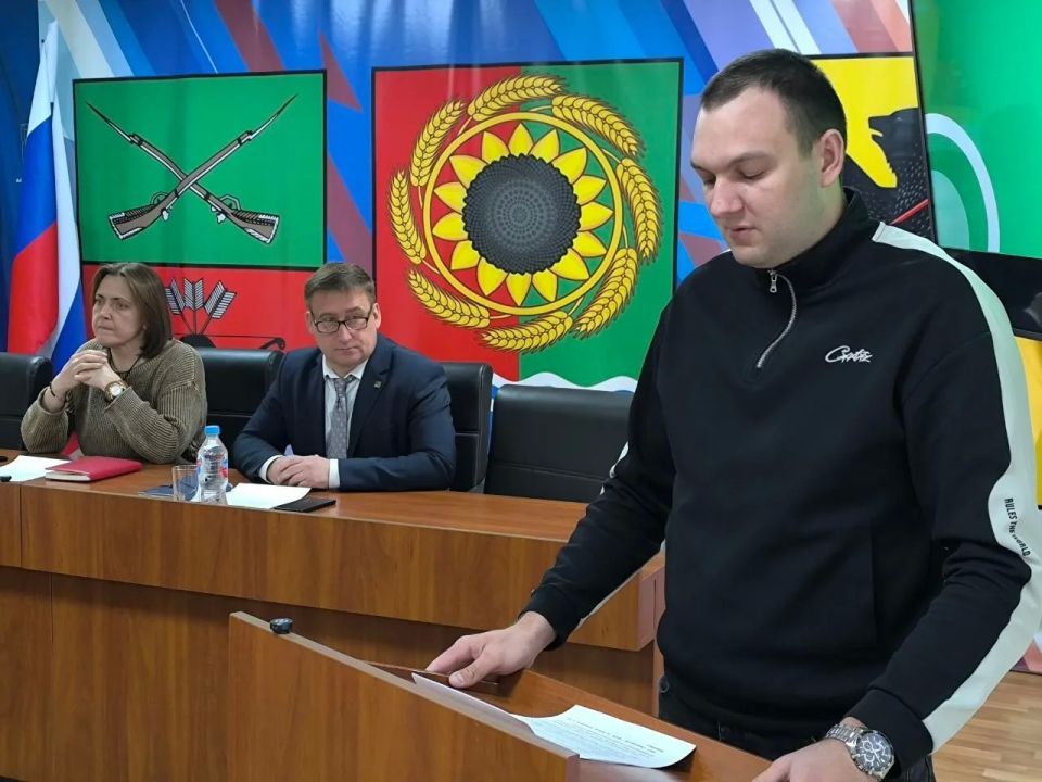 Глава Акимовского муниципального округа Александр Трудоношин провёл расширенное совещание с аппаратом, Советом депутатов, шеф-регионом, начальниками теротделов, руководителями служб и ведомств Глава Акимовского муниципального округа Александр Трудоношин провёл расширенное совещание с аппаратом, Советом депутатов, шеф-регионом, начальниками теротделов, руководителями служб и ведомств