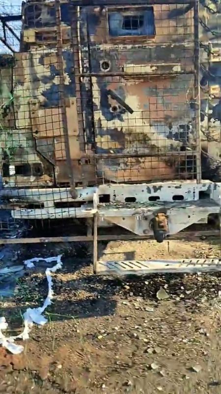 Уничтоженный бронеавтомобиль СБА Новатор-2 с мангалом ВСУ в н.п. Константиновка Донецкой области Уничтоженный бронеавтомобиль СБА Новатор-2 с мангалом ВСУ в н.п. Константиновка Донецкой области
