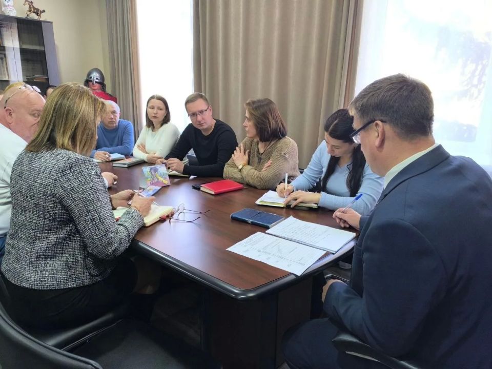 Александр Трудоношин провел рабочее совещание по вопросам обеспечения бесперебойного функционирования всех систем жизнеобеспечения Акимовского муниципального округа Александр Трудоношин провел рабочее совещание по вопросам обеспечения бесперебойного функционирования всех систем жизнеобеспечения Акимовского муниципального округа
