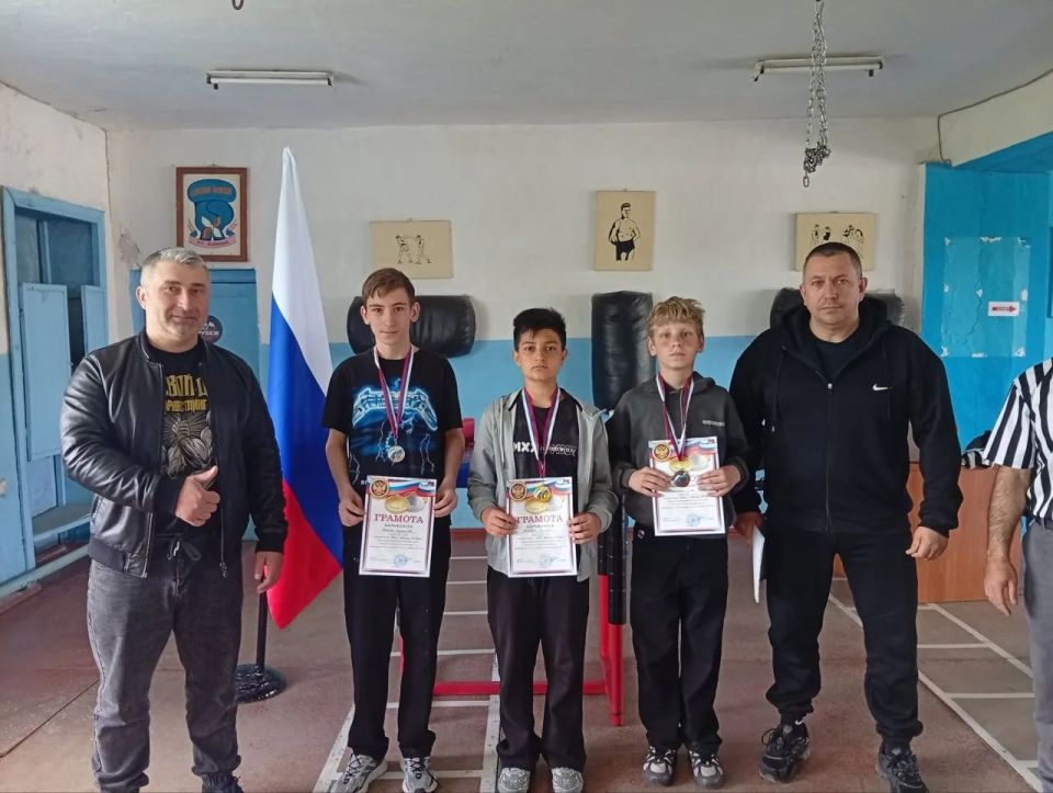 Открытый турнир по армрестлингу прошёл в Акимовке Открытый турнир по армрестлингу прошёл в Акимовке